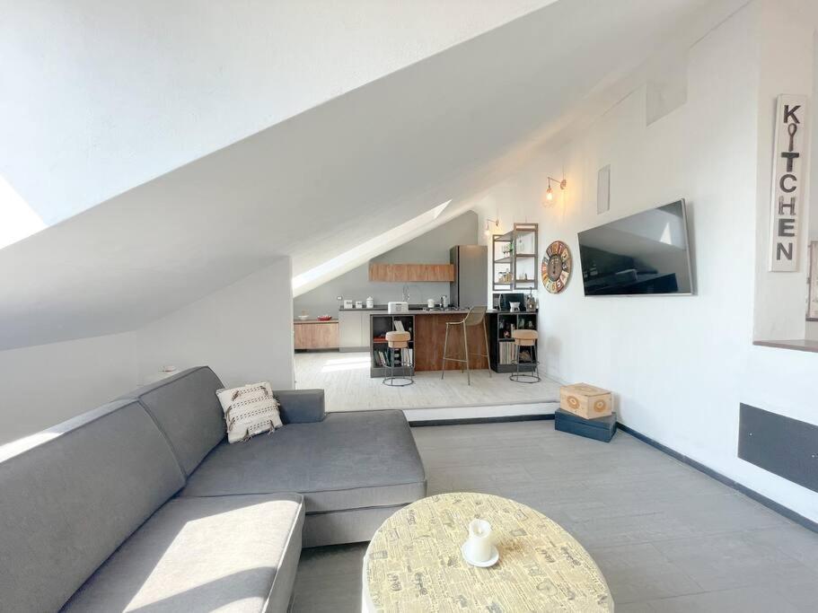 Elegante Appartamento 100 Mq Parcheggio - Wi Fi 사보나 외부 사진